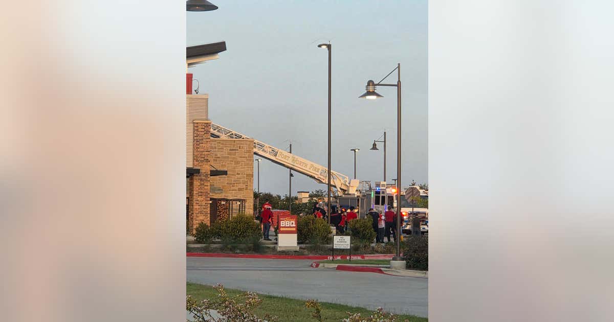 Multi-alarm fire breaks out at Fort Worth H-E-B
