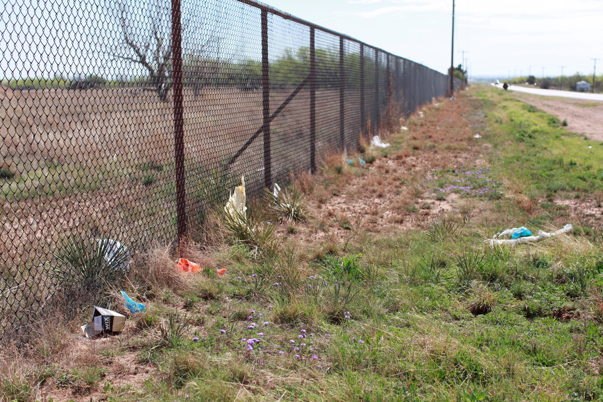 Six packs, boot covers and other construction debris litter the fenceline on the road leading to the data center. “There's trash all over the place,” local resident Omaira Garcia told Floodlight.