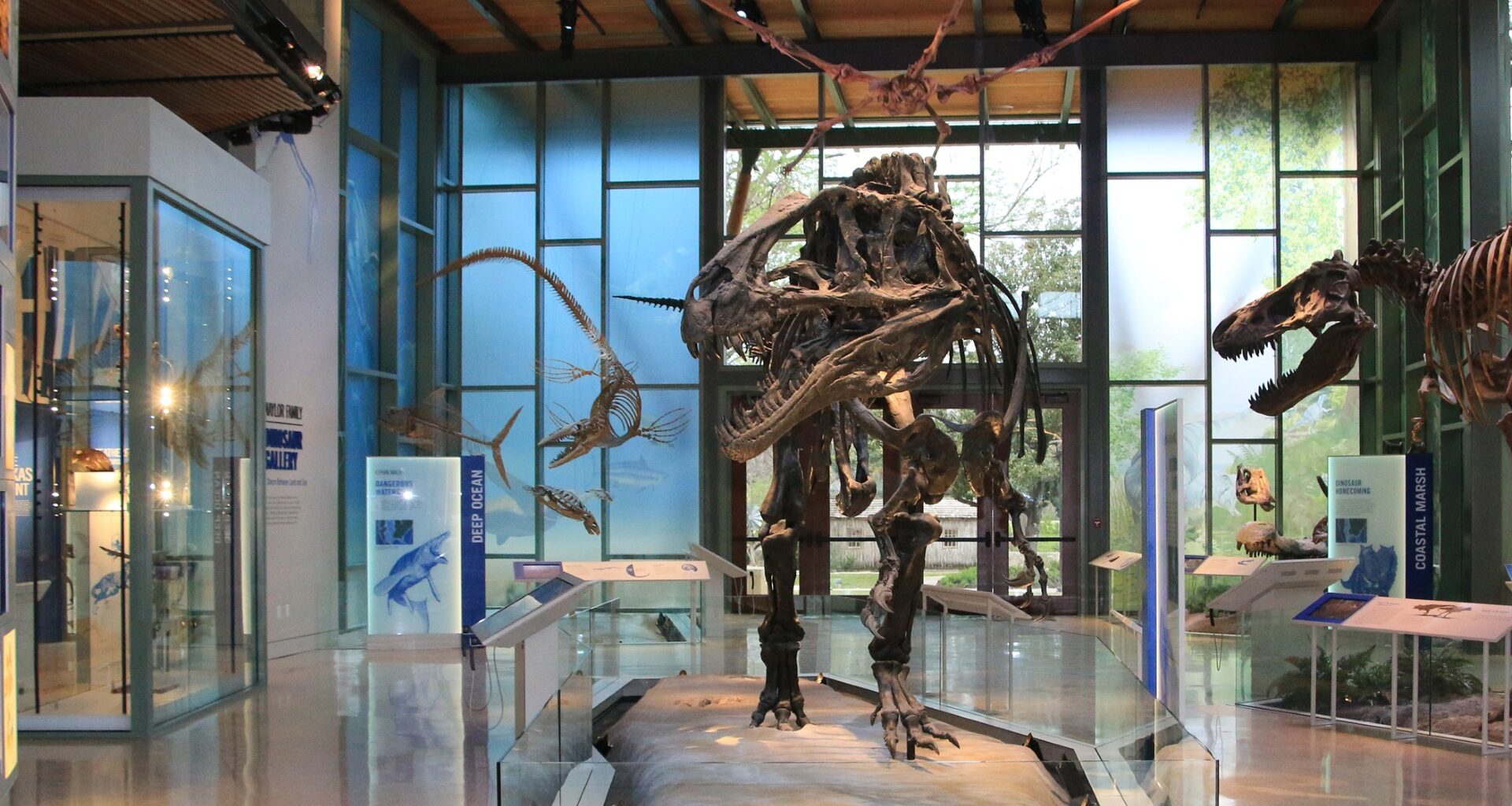 A jewel heist still mystifies this 100-year-old Texas museum