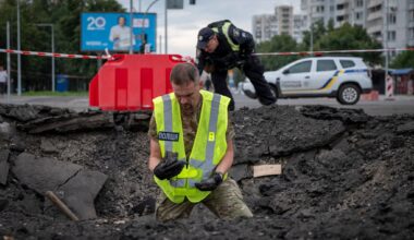 Russian attacks kill 6 and wound 29 as Ukrainian forces target oil tankers