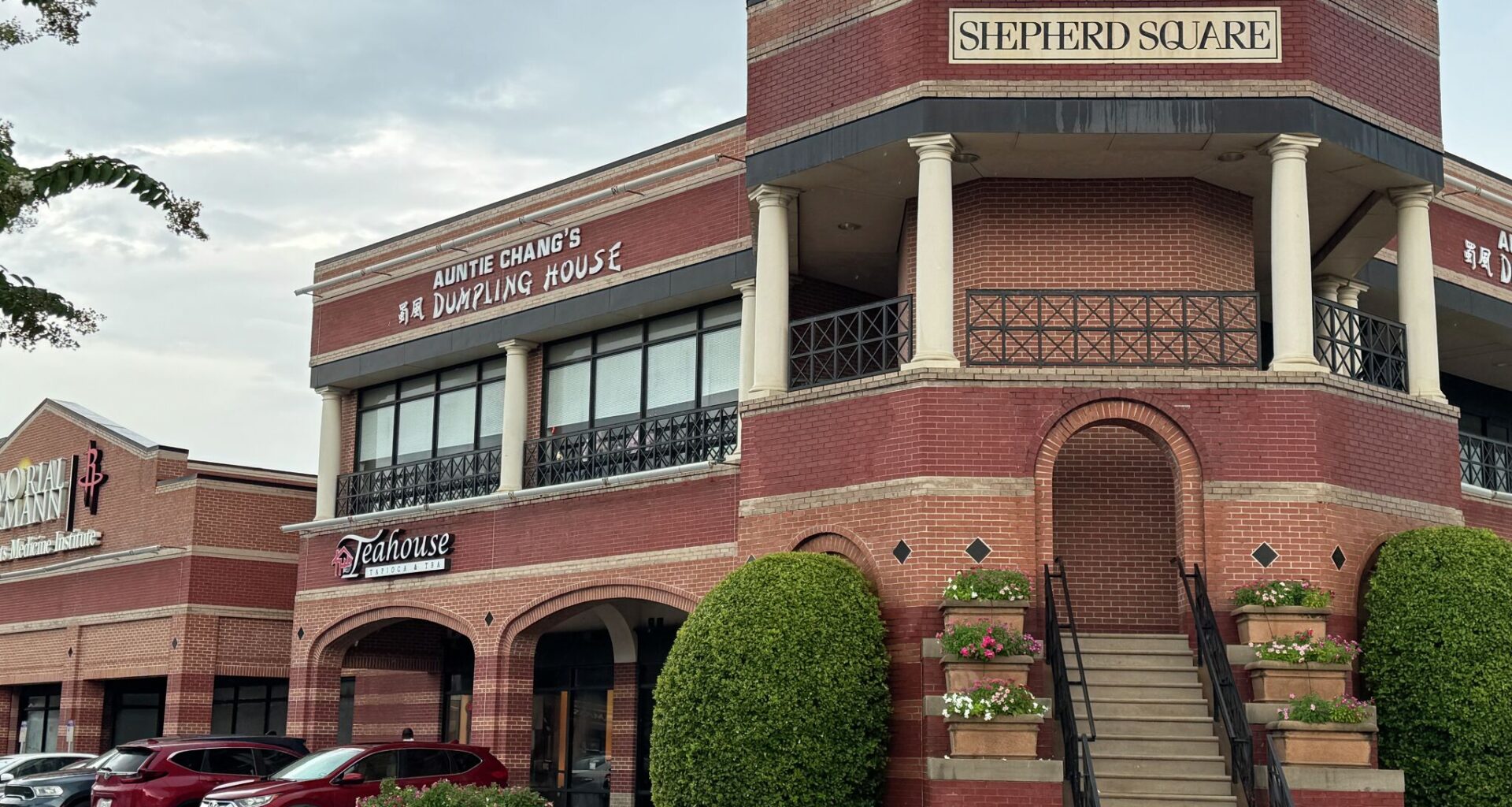 Why I can't help but love Houston's two-story strip malls