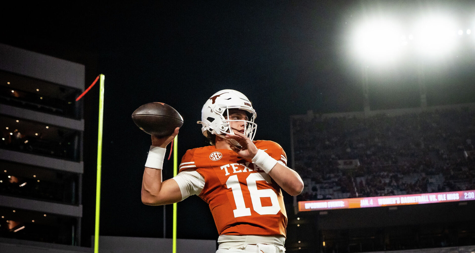 Texas football QB Arch Manning may stick around. Here's why