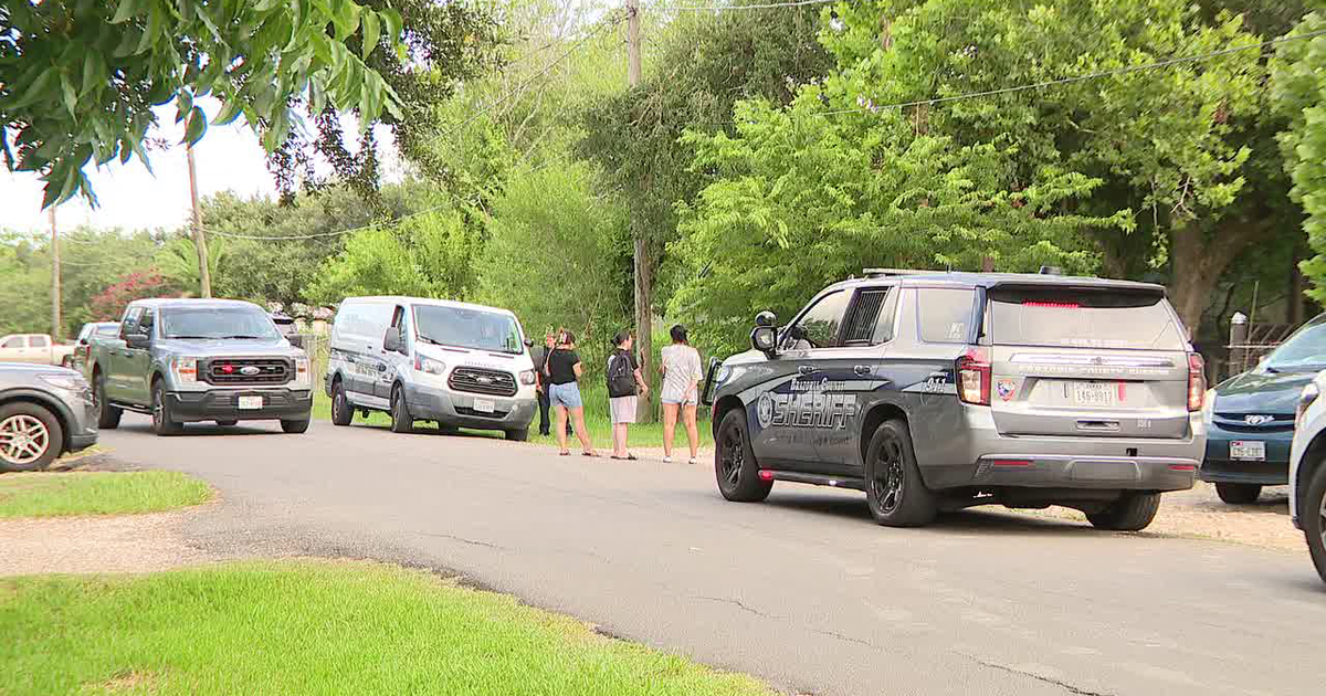 Man, minor found shot in Alvin; no suspects in custody