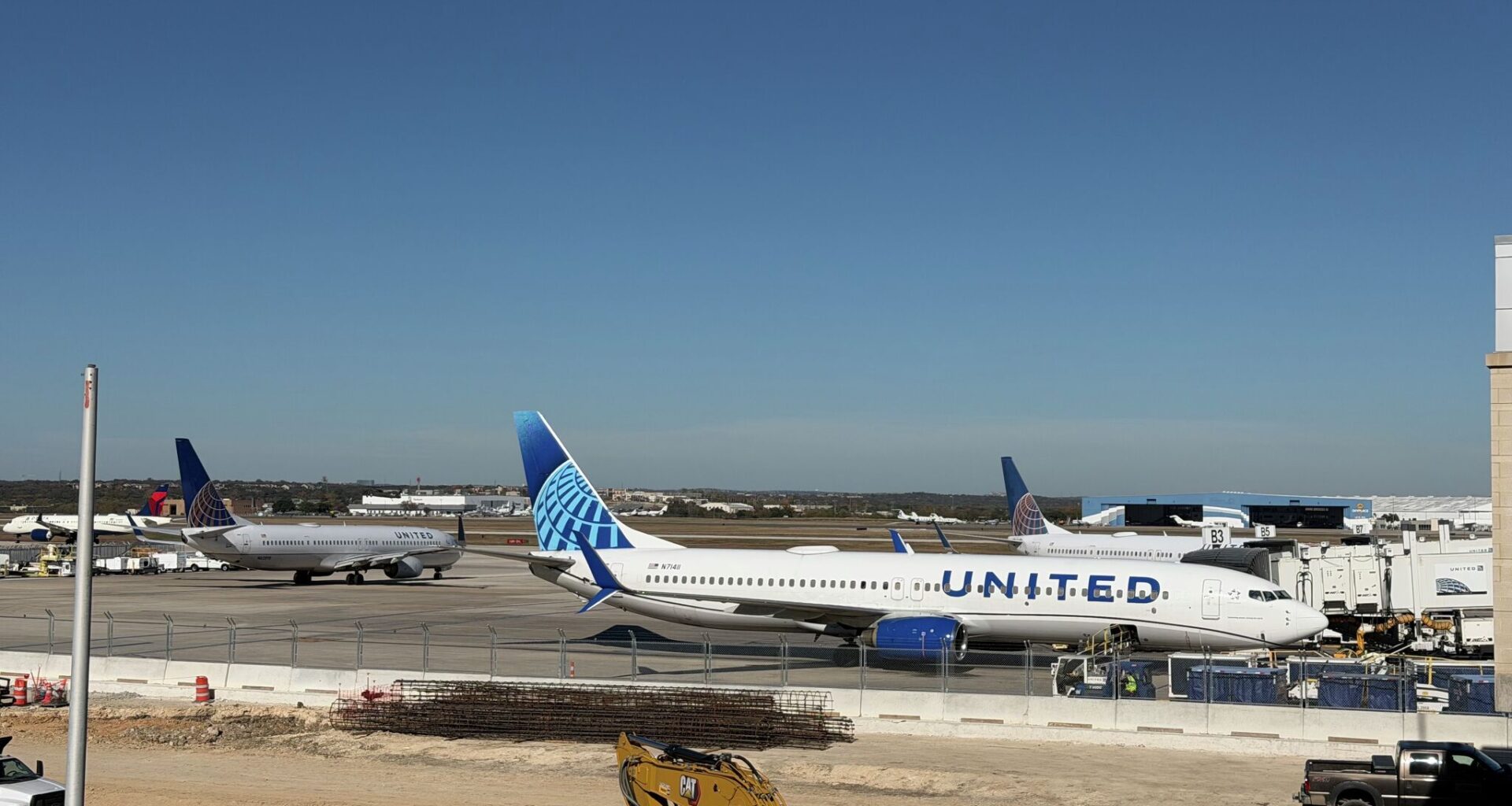 Halted flights hinder Texas airports as storms roll in