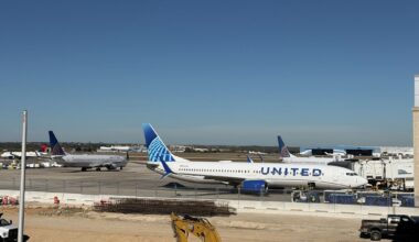Halted flights hinder Texas airports as storms roll in