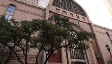 Comerica letters removed from Dallas skyscraper