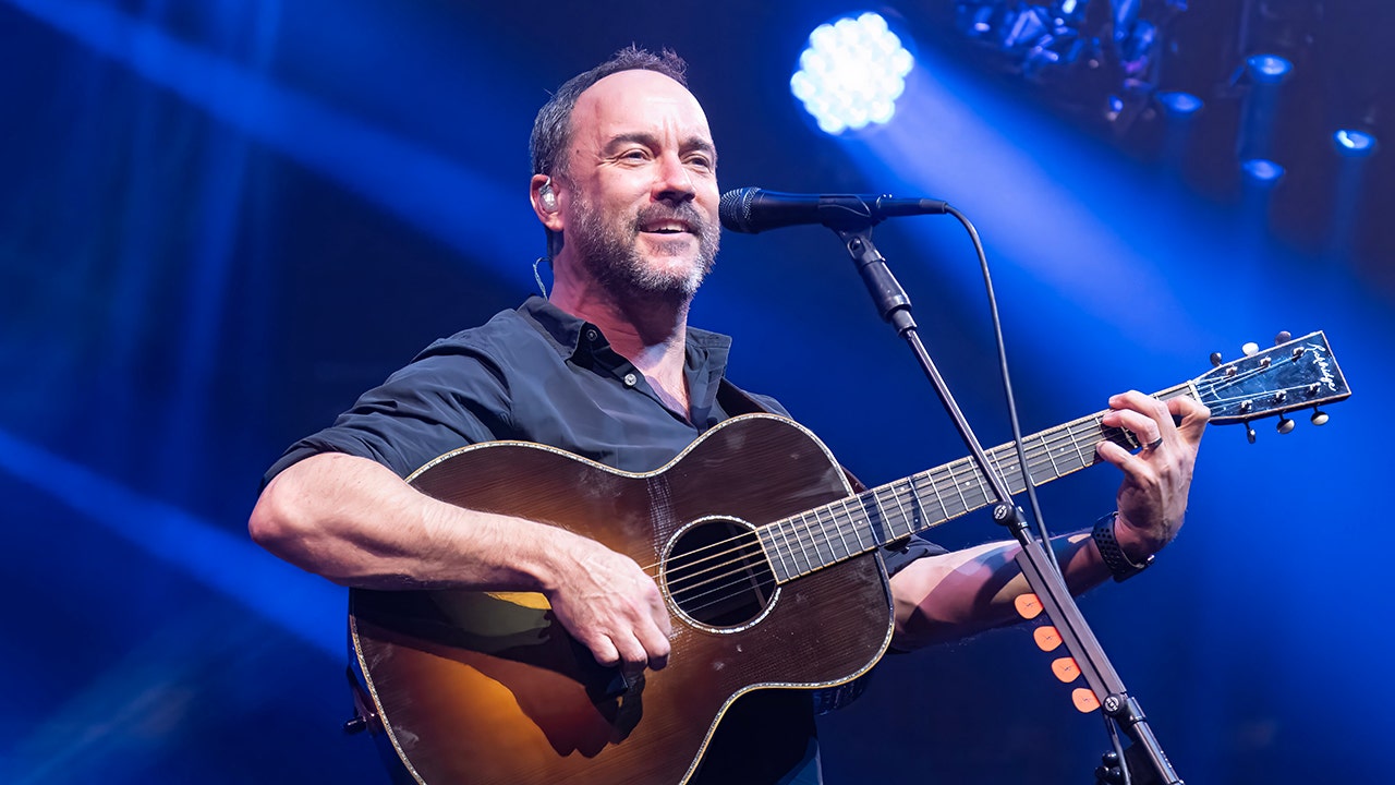 Dave Matthews calls ICE agents a--holes after Houston shooting death