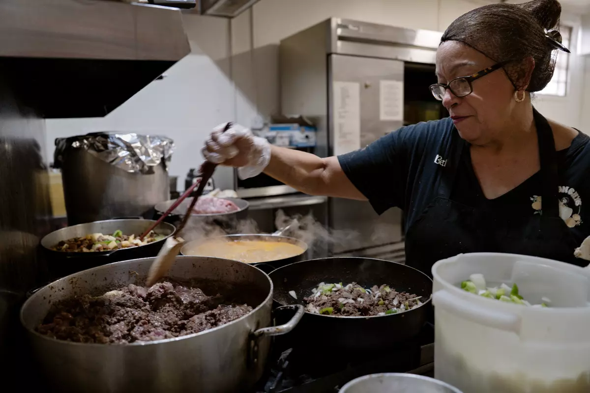 Bertha Martinez prepares meat for tacos at Monchy's.