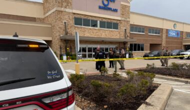 Multiple people shot inside Houston-area Kroger
