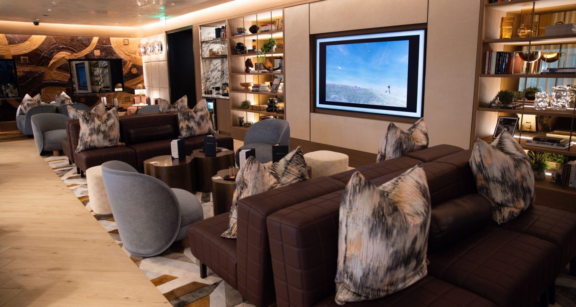 DFW Airport opens Chase Sapphire Lounge in Terminal D