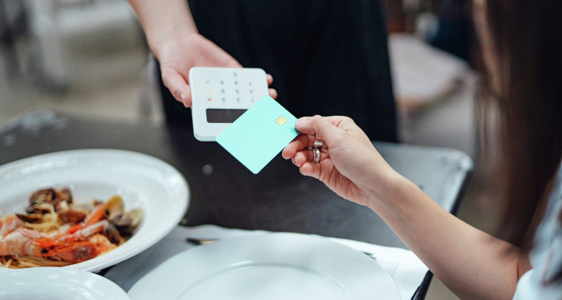 Paying cash? Why some Texas restaurants still charge credit fee.