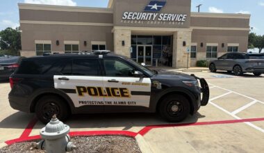 SAPD: Armed robbers steal cash from San Antonio credit union