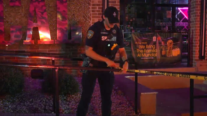 18-year-old killed, 20-year-old wounded in shooting outside North Freeway restaurant, HCSO says