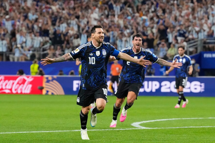 Argentina's Lionel Messi (10) celebrates after scoring during the World Cup Group J soccer match between Jordan and Argentina in Arlington, Texas, near Dallas, Saturday, June 27, 2026. (AP Photo/Tony Gutierrez)