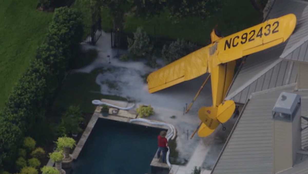 Video: Pilot injured after small plane crashes into Texas home