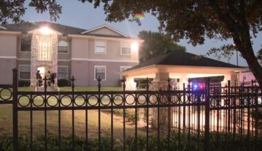 Southeast Dallas apartment shooting injures 4