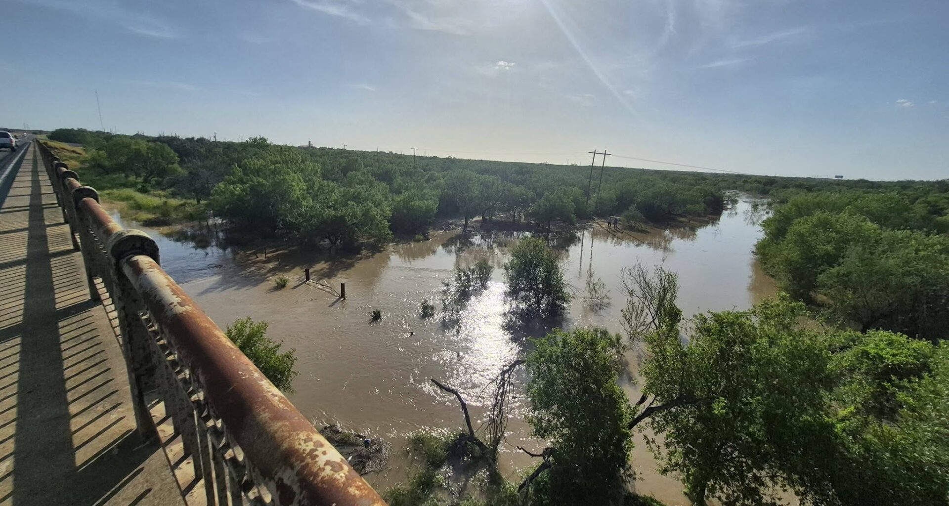 Flood threat remains as Nueces and Frio rivers rise