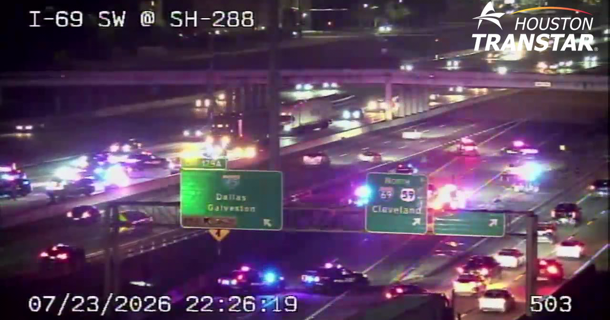 Houston crash: At least 1 dead in auto-pedestrian crash on Highway 288 at Elgin