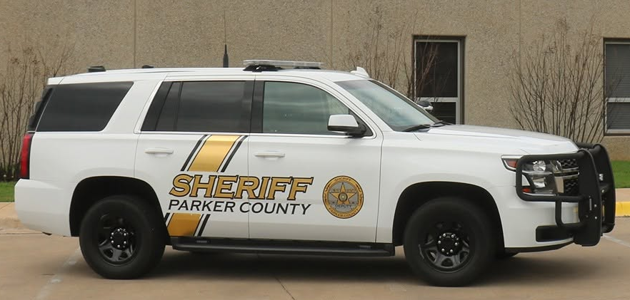 Texas woman accused of posing as police officer to rob 86-year-old man