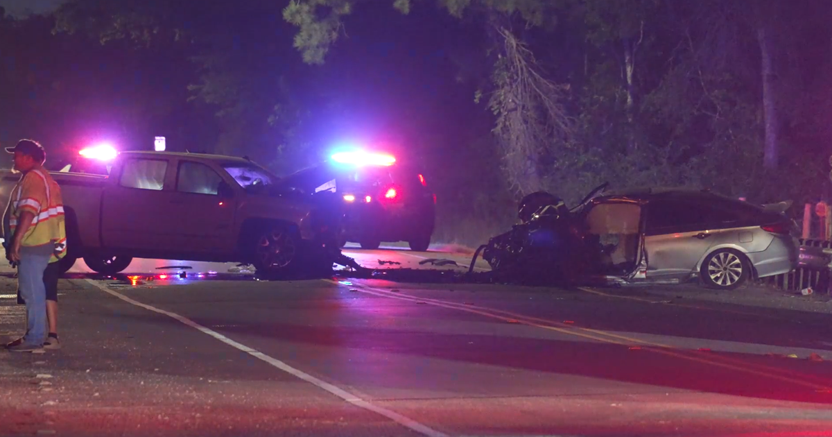 Houston crash: 1 dead after head-on crash between truck, sedan on Tidwell Road