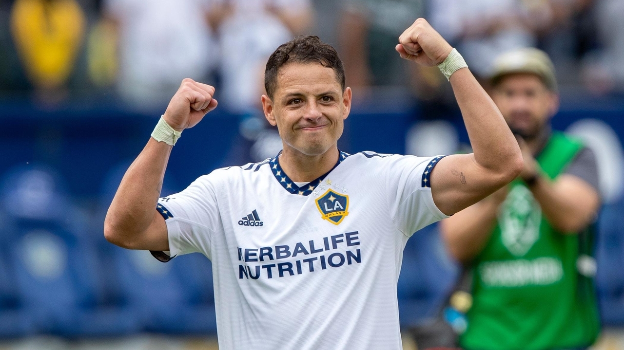 Chicharito signed by expansion Atlético Dallas in the USL Championship