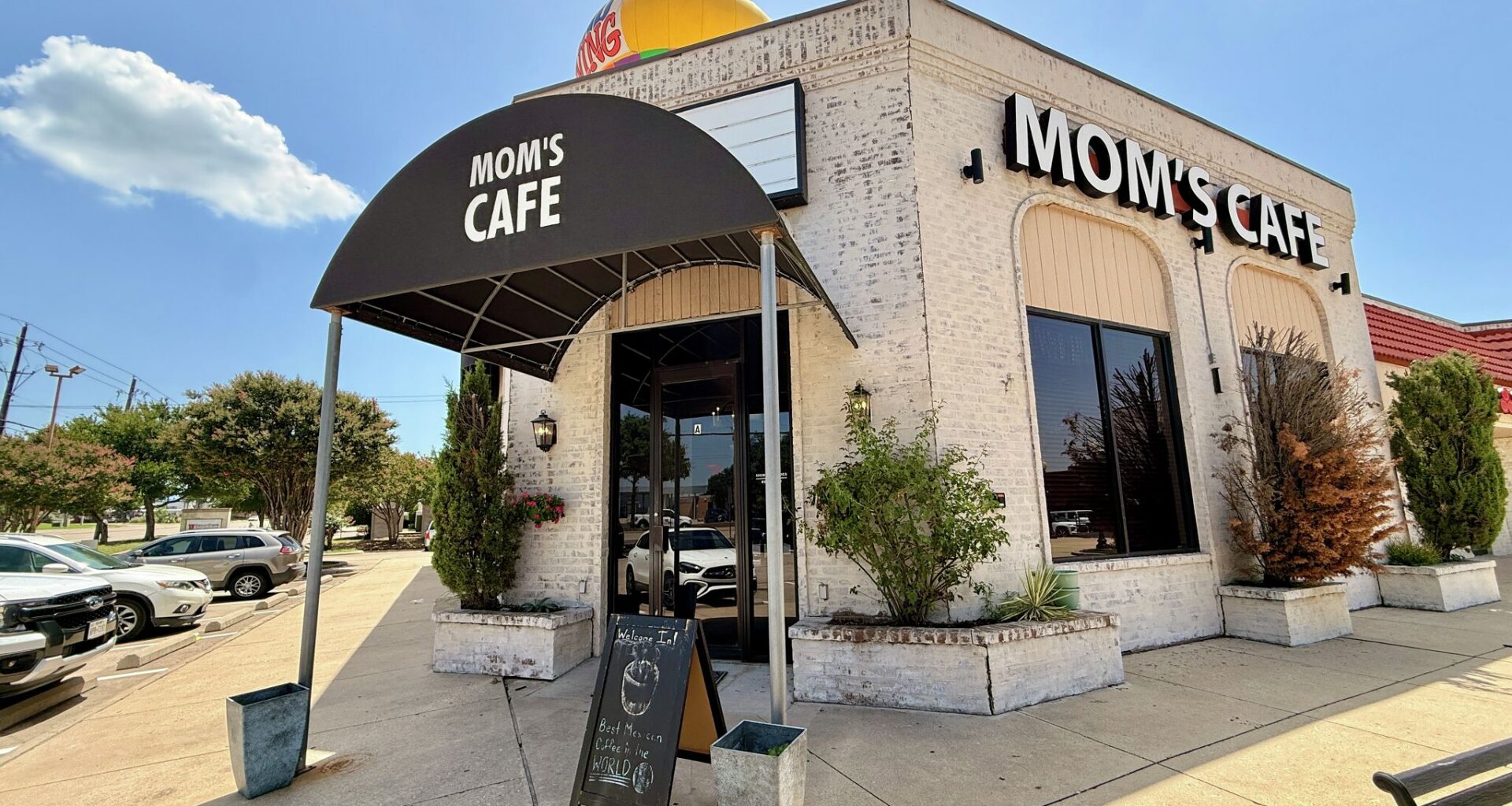 Mom’s Cafe in Allen reopens with a menu of more than 110 dishes