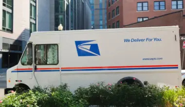 DFW postal workers call for reforms following heat-related death