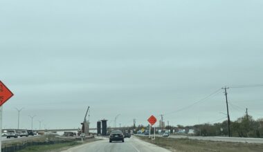 18-wheeler material spill near San Antonio shuts down US 90