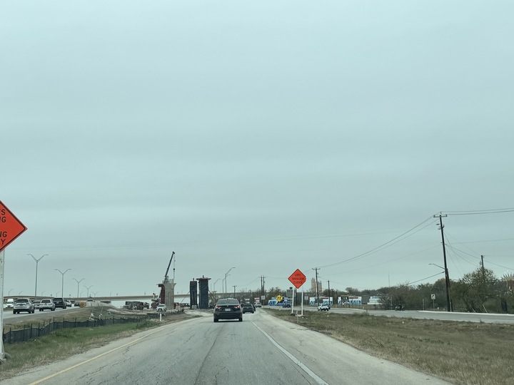 18-wheeler material spill near San Antonio shuts down US 90