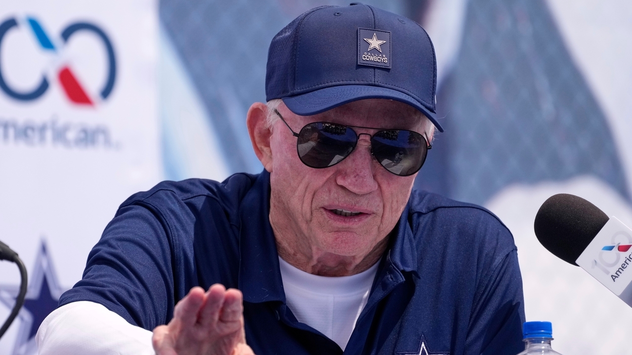 Jerry Jones and Dallas Cowboys arrive at training camp without off-field distractions