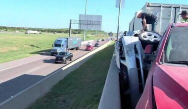 Off-duty first responders rescue trapped driver after major Fort Worth crash