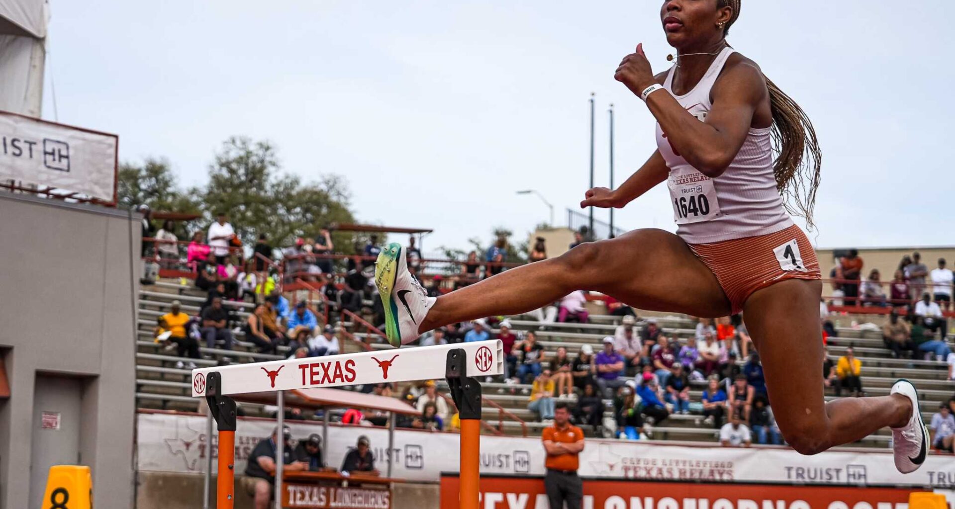 Mackenzie Collins: Texas track athlete joins UT volleyball for 2026