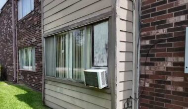 Houston renters say broken air conditioners leave them struggling through dangerous summer heat