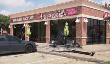 Vehicle crashes into Menchie's Frozen Yogurt in northwest Harris County