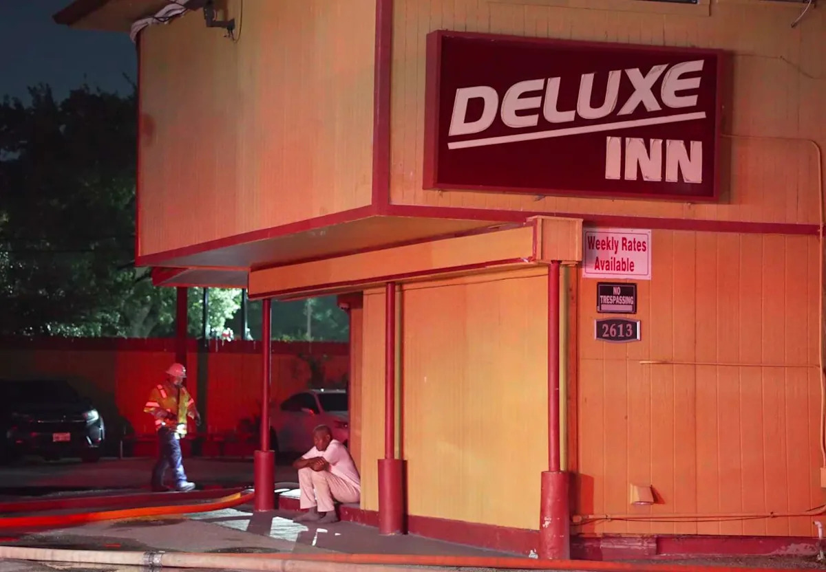 Deluxe Inn catches fire in Third Ward, injuring 2 overnight, Houston Fire Department says