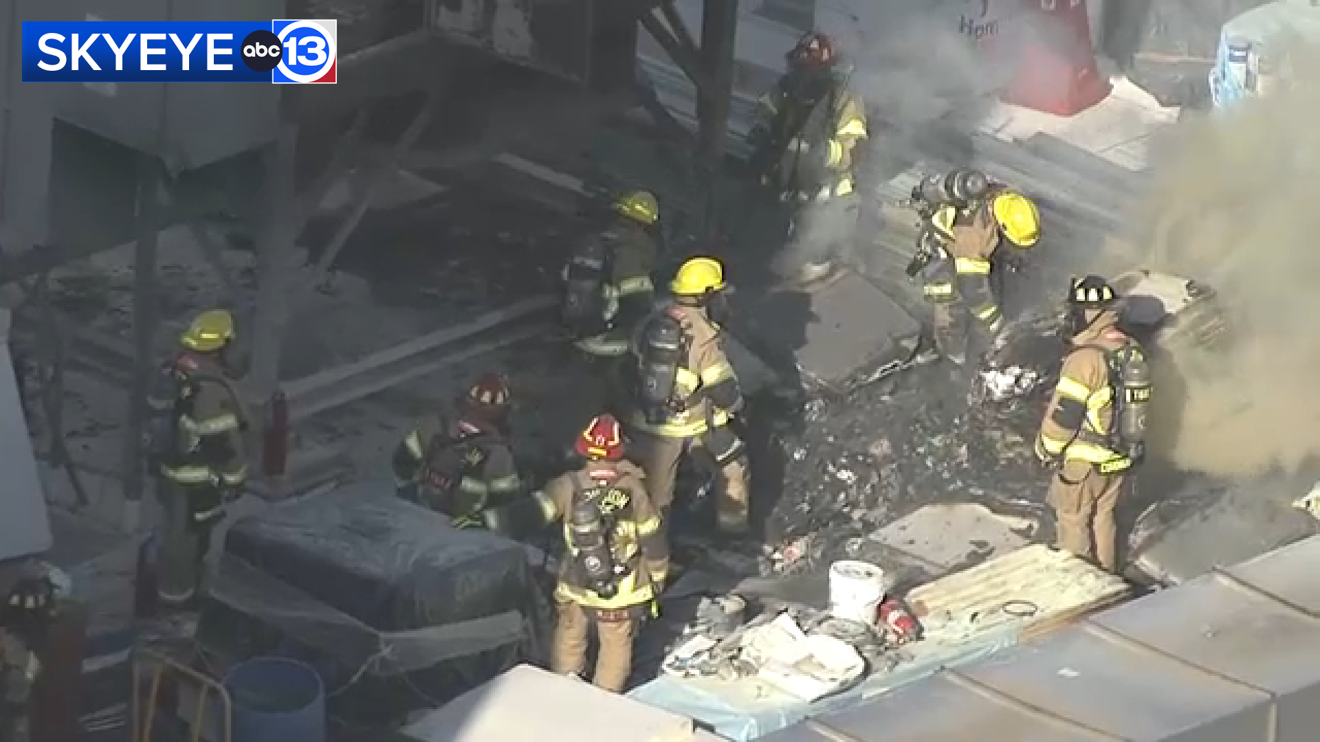 Firefighters put out a fire on the roof of Houston Methodist's Centennial Tower, SkyEye13 shows.