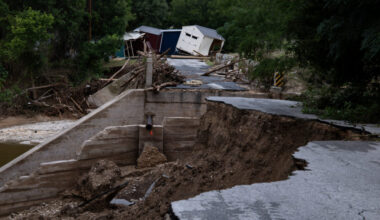 Heavy rains cause flood damage in southern Texas