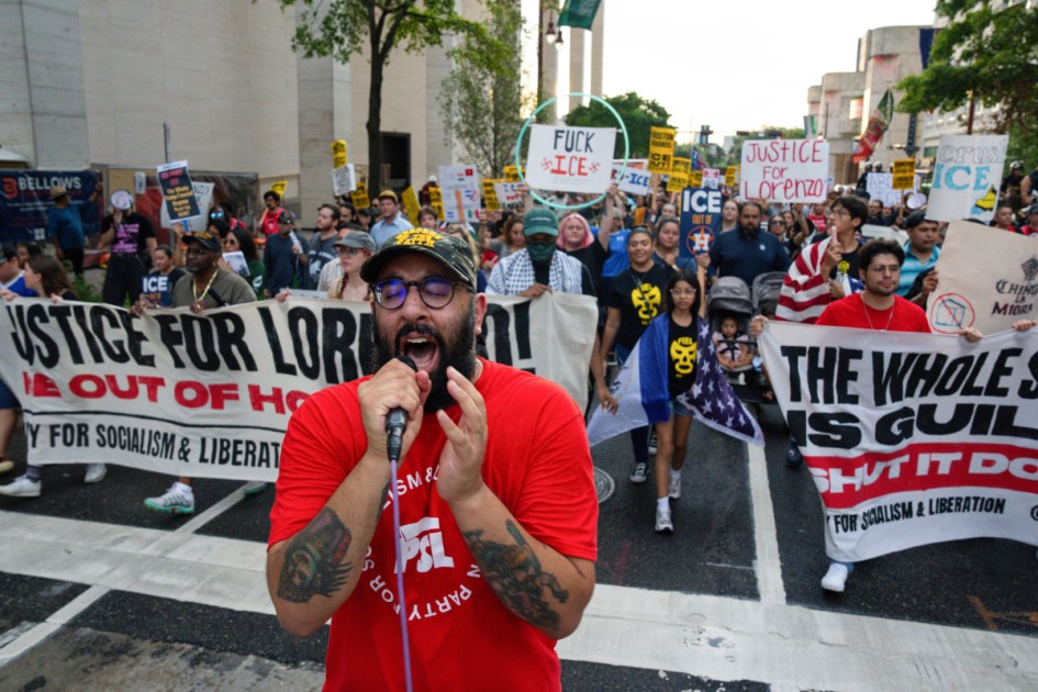 Hundreds in Houston protest ICE killing of Lorenzo Salgado Araujo