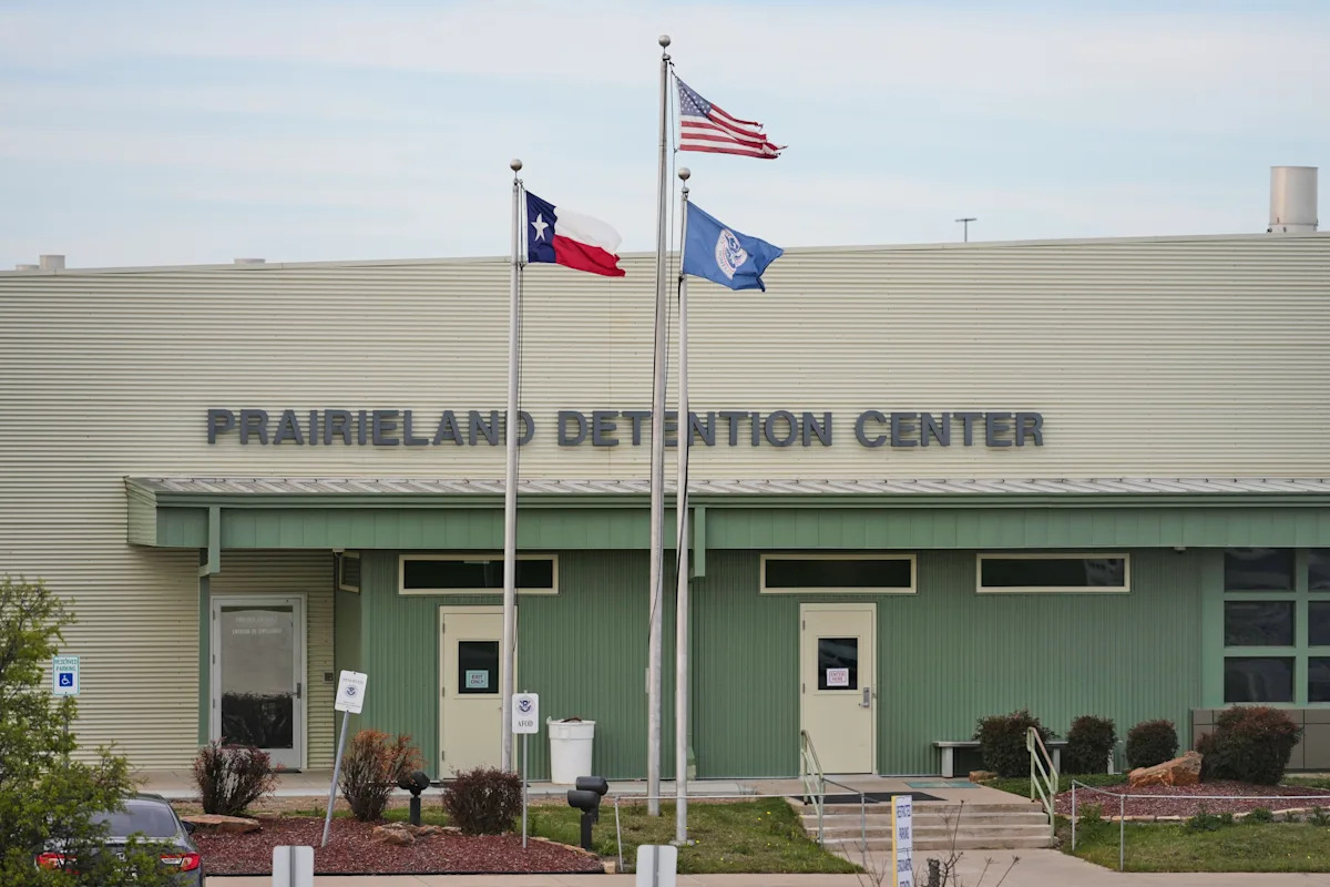 Judges resume sentencing over shooting at Texas immigration facility