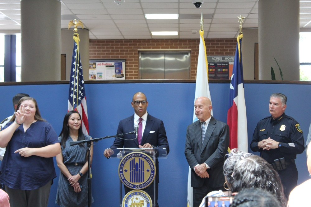 HUD Secretary Scott Turner speaks at Acres Home Multi-Service Center. City and HUD officials announced the installation of generators at the center, along with other planned facilities that will receive backup generators over the next two years. (Ariel Worthy/Community Impact)