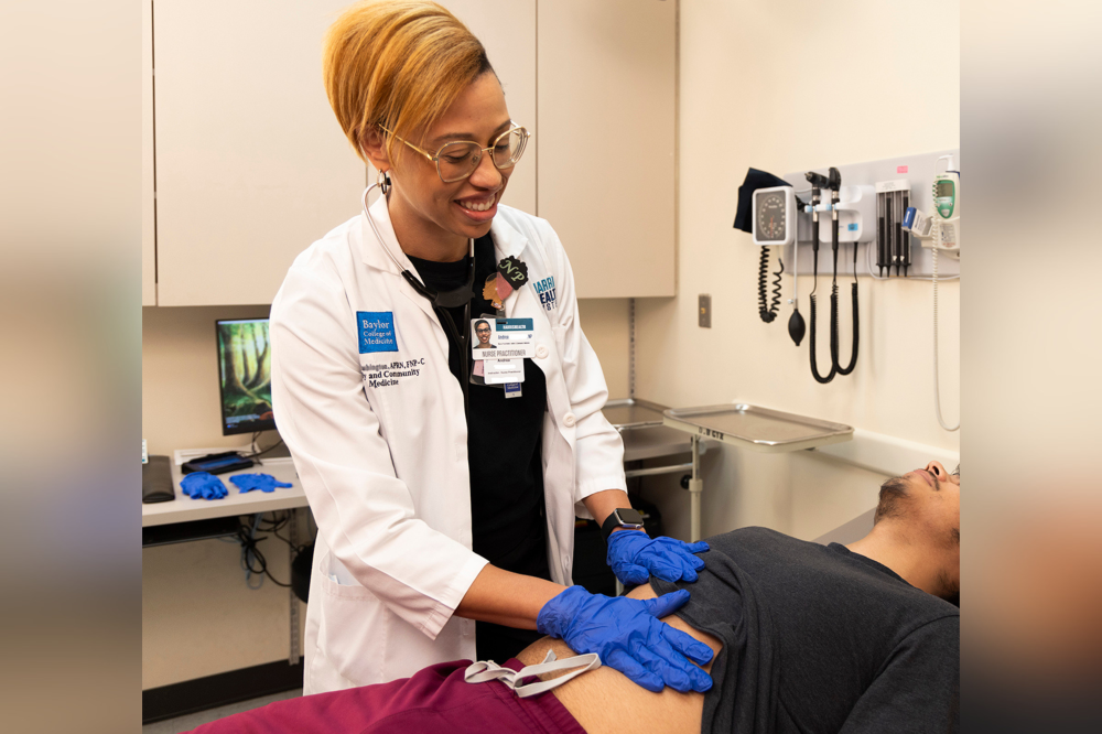 Healthcare provider treating a patient at Harris Health urgent care clinic in Houston, providing same-day medical care, walk-in services, minor procedures, diagnostic imaging and community healthcare.