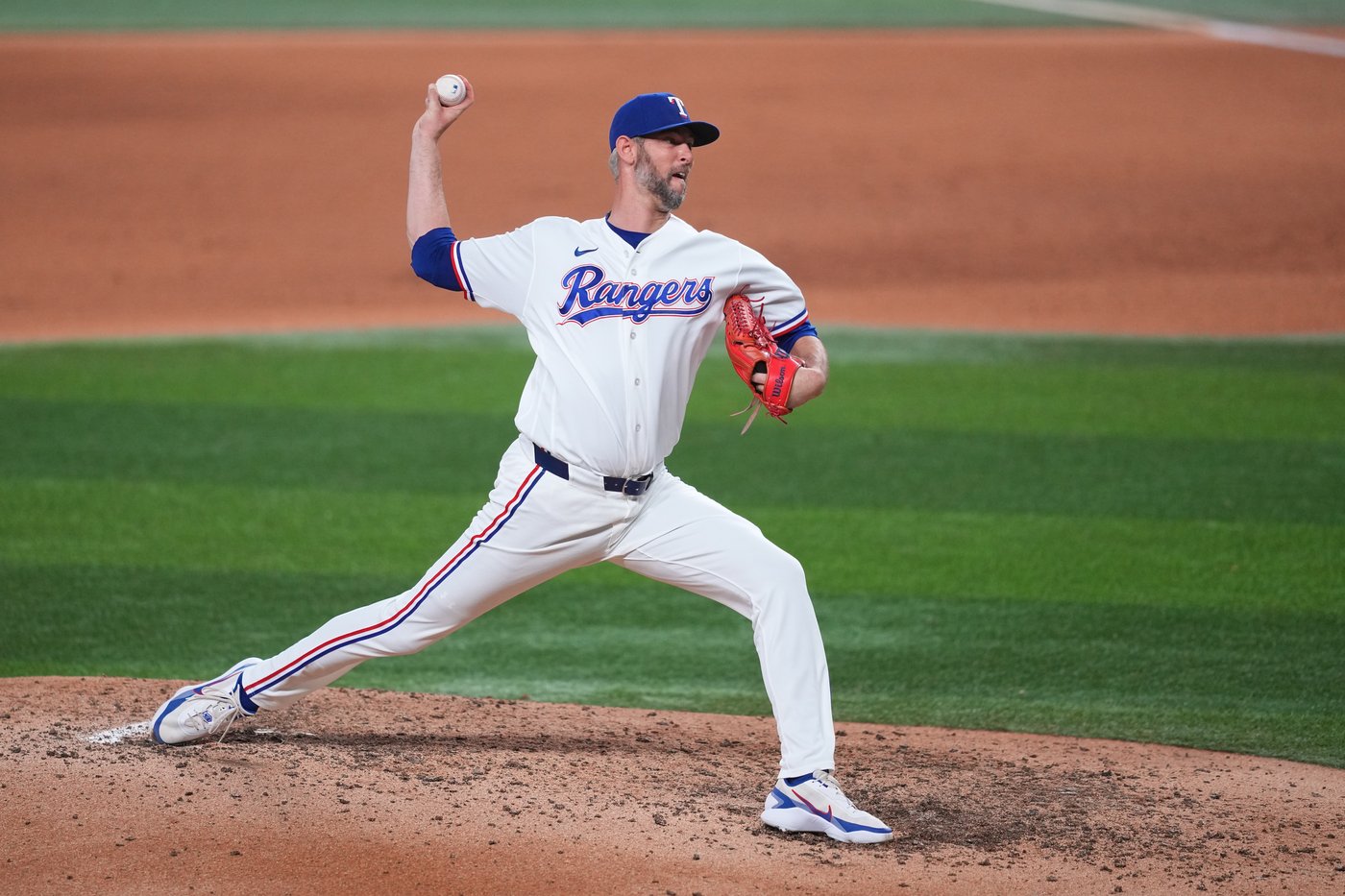 Texas Rangers place RHP Chris Martin on 15-day IL with shoulder injury