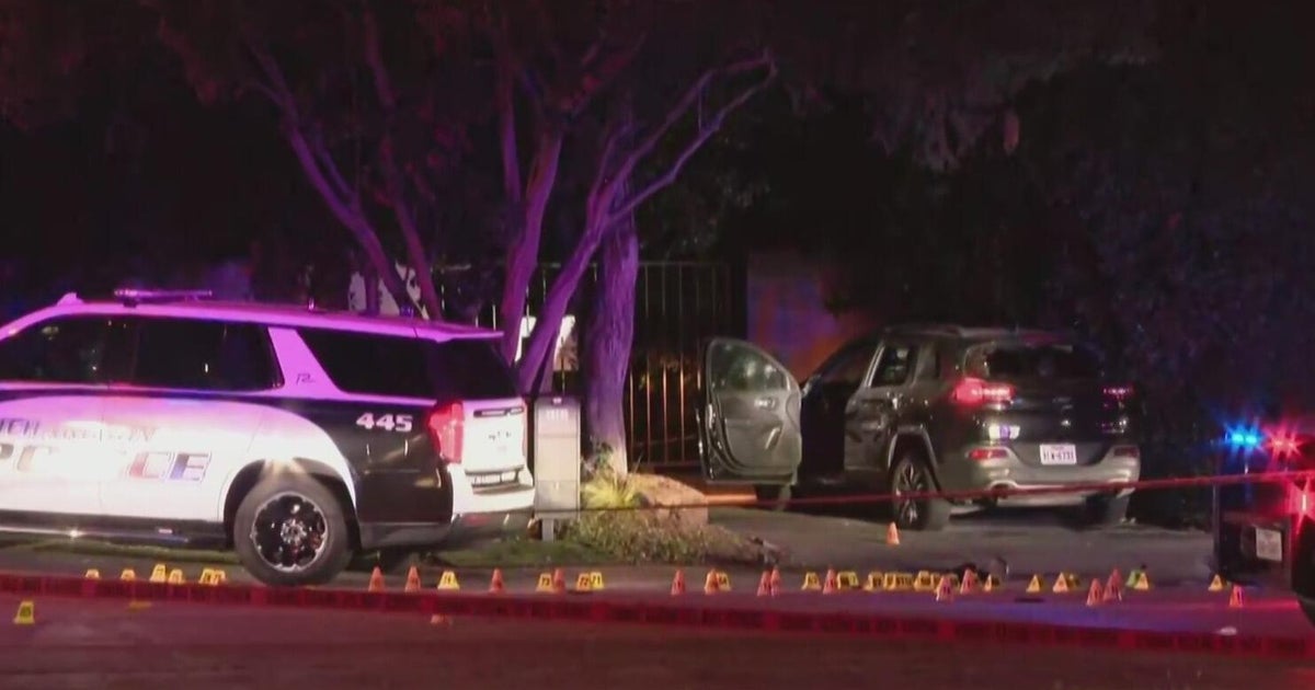 Robbery suspect shot by officers during police chase through Collin and Dallas counties, officials say