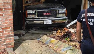 Truck crashes into northeast Harris County home