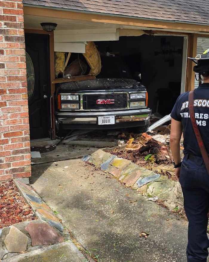 Truck crashes into northeast Harris County home