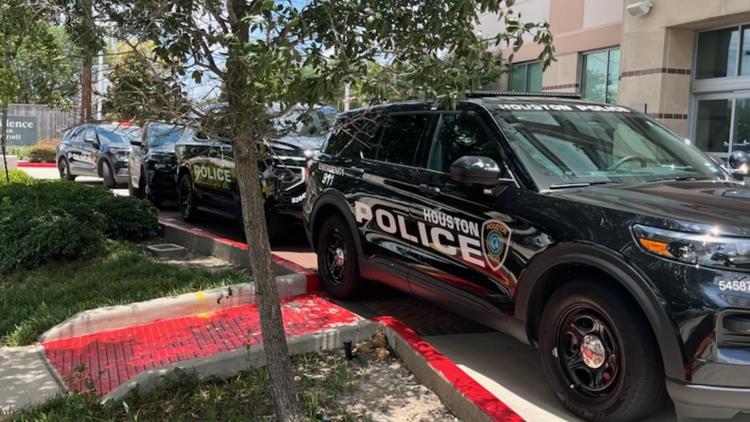 Mother, 2 children found dead after shooting at southwest Houston hotel, police say
