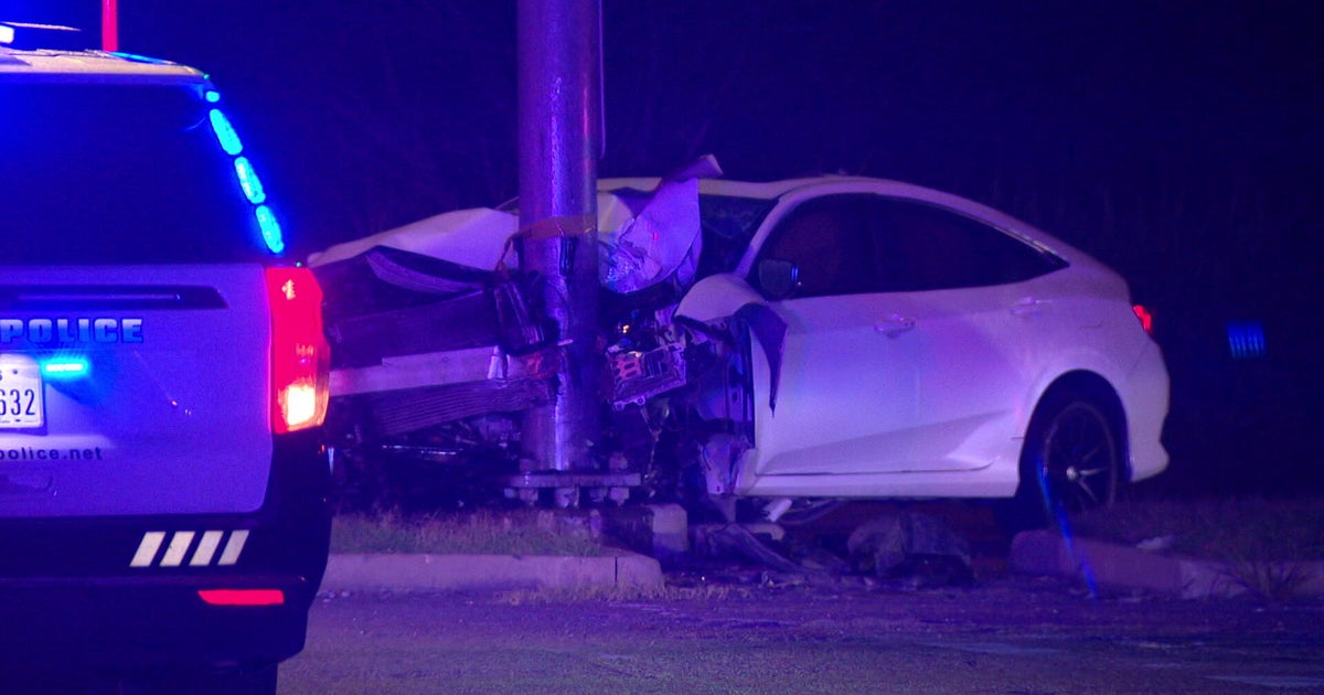 5 teens hospitalized after alleged Dallas carjacking ends in pursuit and crash, police say