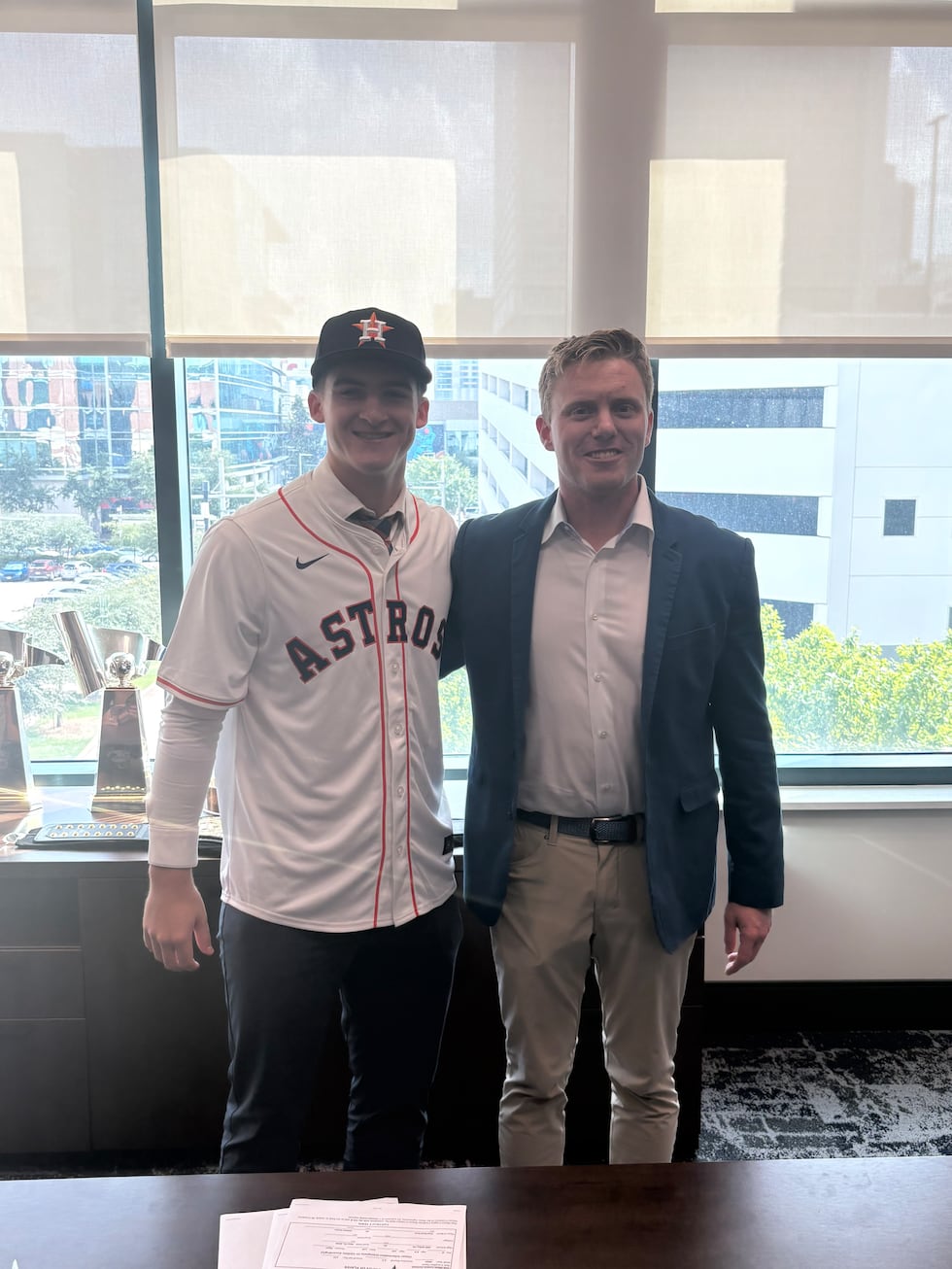 The 2026 Kansas Gatorade Player of the Year, Beau Peterson (left), signed with the Houston...