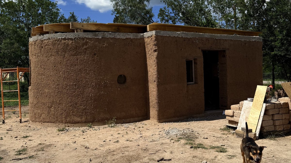 We Built Our Texas Home Out of Sand and Straw—and We Rarely Need AC