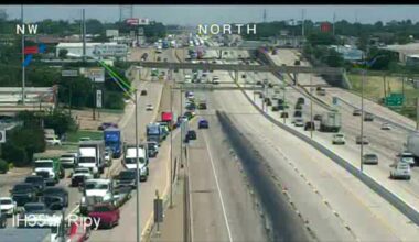 Oil spill shuts down I-35W in Fort Worth Wednesday morning
